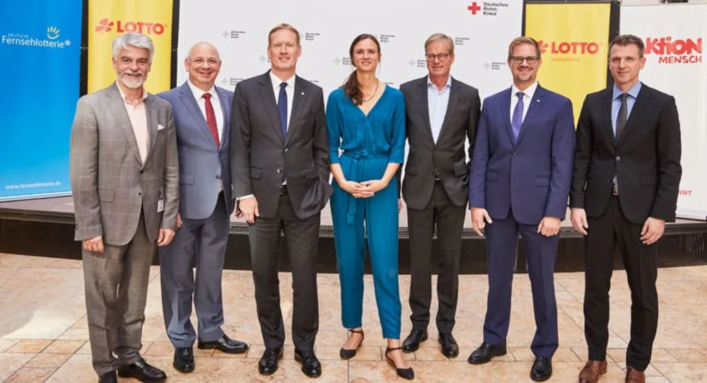 Christian Kipper (Fernsehlotterie), Torsten Meinberg (DLTB), Christian Reuter (Deutsches Rotes Kreuz, DRK), Julia Steiner (DRK), Armin von Buttlar (Aktion Mensch) Hardy Häusler (DRK), Dr. Joß Steinke (DRK). Foto: Michael Handelmann