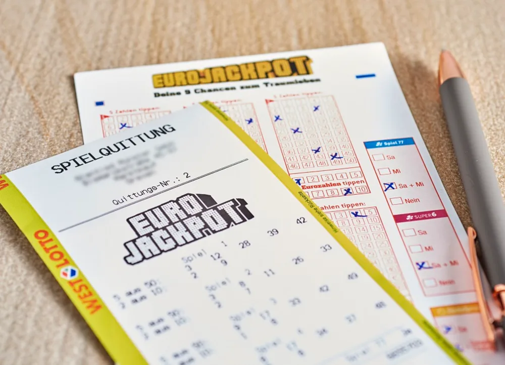 Die richtigen Zahlen angekreuzt: Ein Spielteilnehmer aus Nordrhein-Westfalen hat den Eurojackpot geknackt und erhält nun über 73,7 Millionen Euro. Foto: Schlag und Roy.