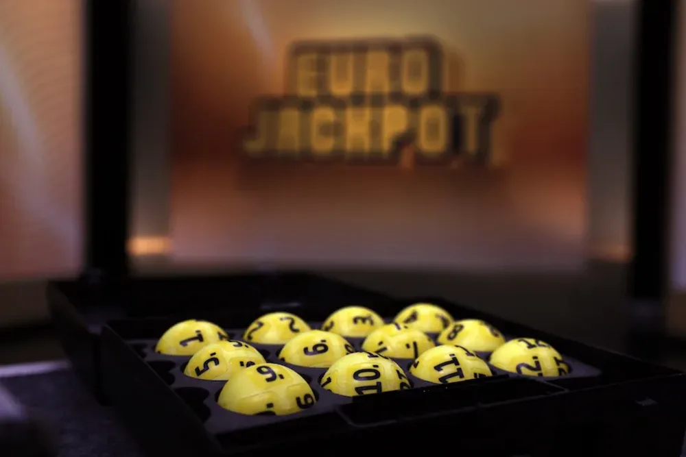 Eurojackpot-Kugeln im Ziehungsstudio in Helsinki