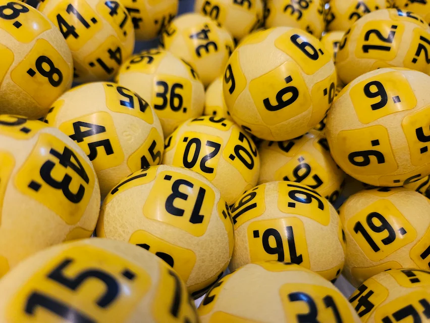 Eurojackpot-Kugeln im Ziehungsstudio in Helsinki